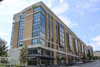 Midtown Crossing Apartments in Omaha, NE - Foto de edificio - Building Photo