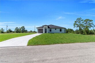1110 Eisenhower Blvd in Lehigh Acres, FL - Building Photo - Building Photo