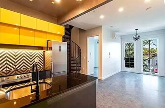 Furnished room/NOT APARTMENT in Brooklyn, NY - Foto de edificio - Building Photo