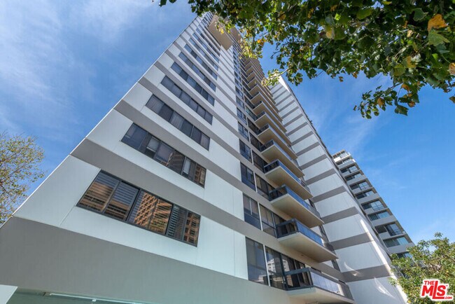 10445 Wilshire Blvd in Los Angeles, CA - Building Photo - Building Photo