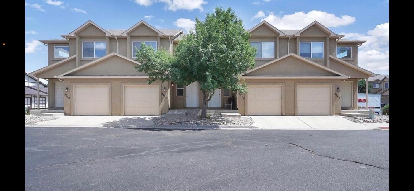 2232 Golden Gate Grv in Colorado Springs, CO - Foto de edificio