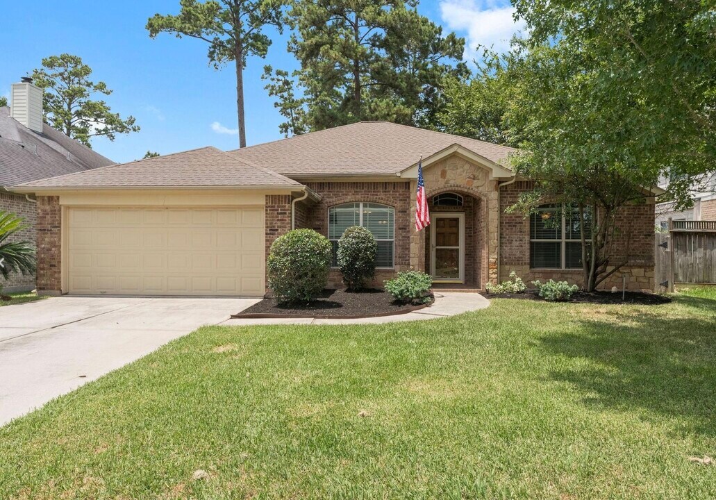 12822 Lakeshore Dr in Montgomery, TX - Foto de edificio