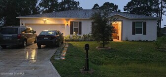 1588 Ranger Rd SE in Palm Bay, FL - Building Photo