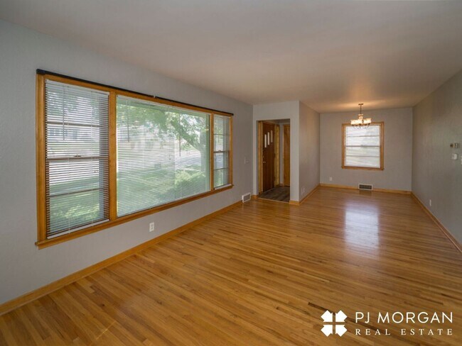 2001 S 60th St in Omaha, NE - Building Photo - Building Photo