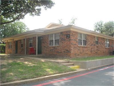 213 N Val Verde in Keene, TX - Building Photo