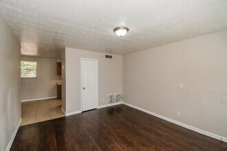 8319 Gullege Dr in Jacksonville, FL - Building Photo - Building Photo