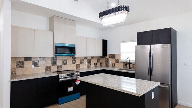 612 Moar Dr in Weslaco, TX - Foto de edificio - Building Photo