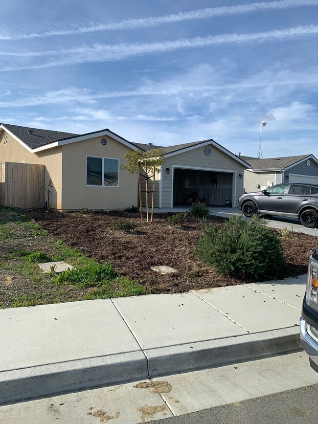 property at 21395 Tulare St