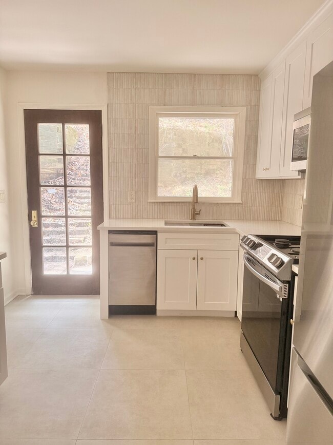 36 W Prospect St, Unit 1 in Hawthorne, NJ - Foto de edificio - Building Photo