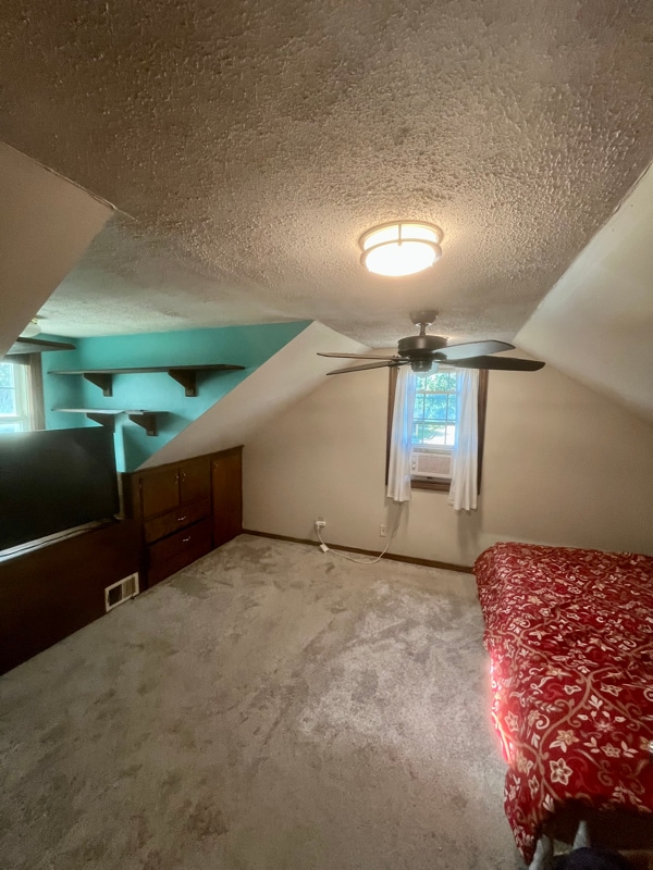 property at 5546 S Newport Ave
