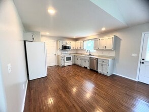 21090 Larson Rd in Waynesville, MO - Building Photo - Building Photo
