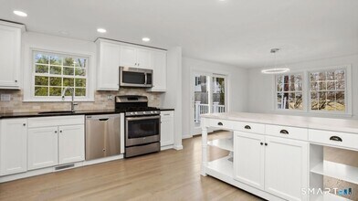 519 E Putnam Ave in Greenwich, CT - Building Photo - Building Photo