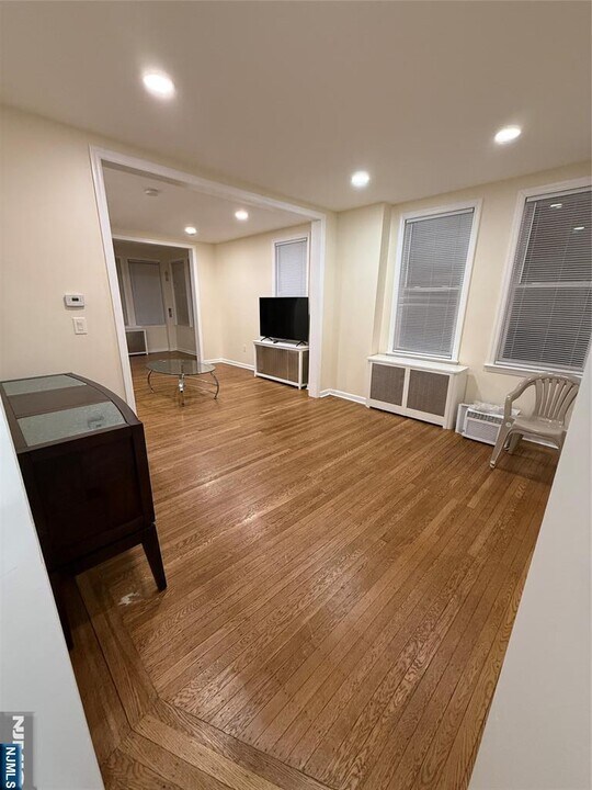 1005 79th St in North Bergen, NJ - Building Photo