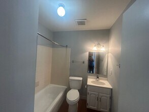 510 W Queen Ln in Philadelphia, PA - Building Photo - Building Photo