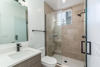 1325 Buttonwood St, Unit 1 in Philadelphia, PA - Foto de edificio - Building Photo