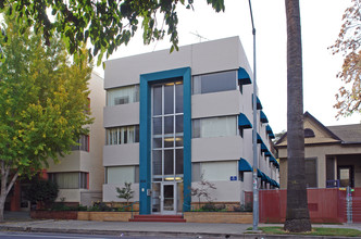 Grantwood Manor in Sacramento, CA - Foto de edificio - Building Photo