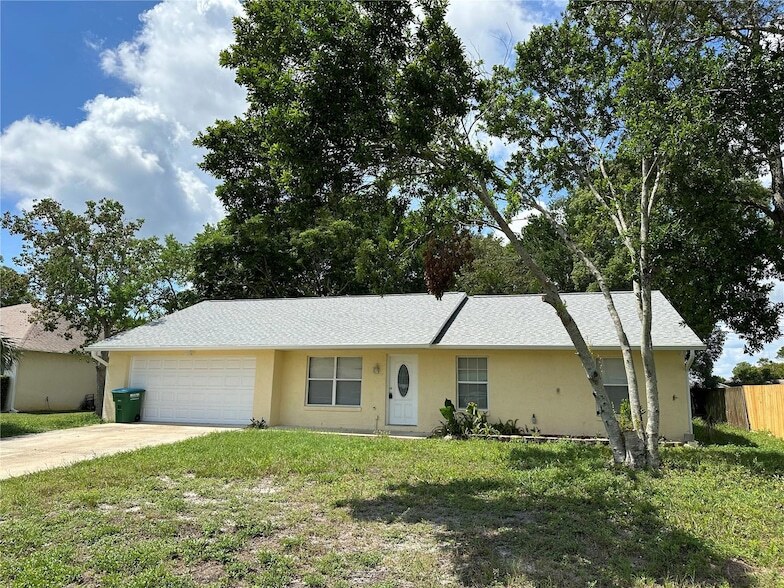 1350 Bailey Ave in Deltona, FL - Building Photo