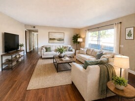 1529 Oak Ave in Davis, CA - Building Photo
