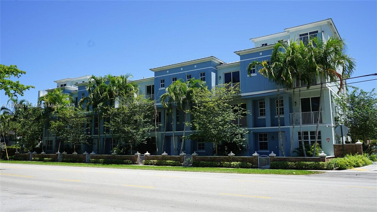 7744 NW 5th St in Plantation, FL - Foto de edificio