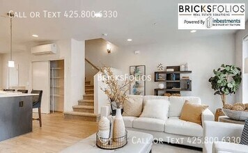 13706 Manor Way in Lynnwood, WA - Building Photo - Building Photo