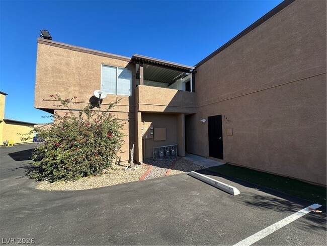 property at 1467 Hialeah Dr