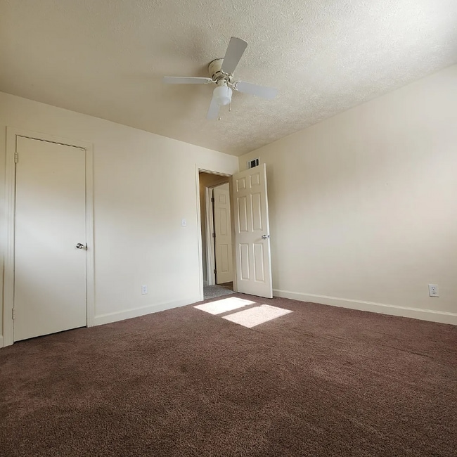 9706 El Prado St in Louisville, KY - Building Photo - Building Photo