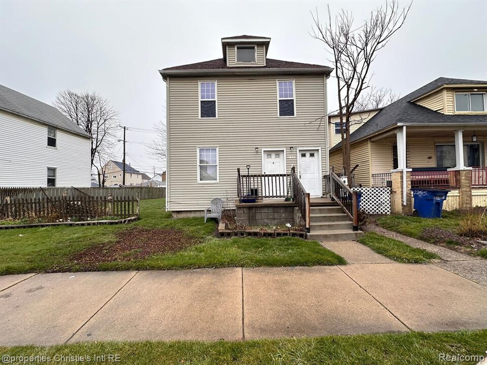 2255 Faber St in Hamtramck, MI - Building Photo