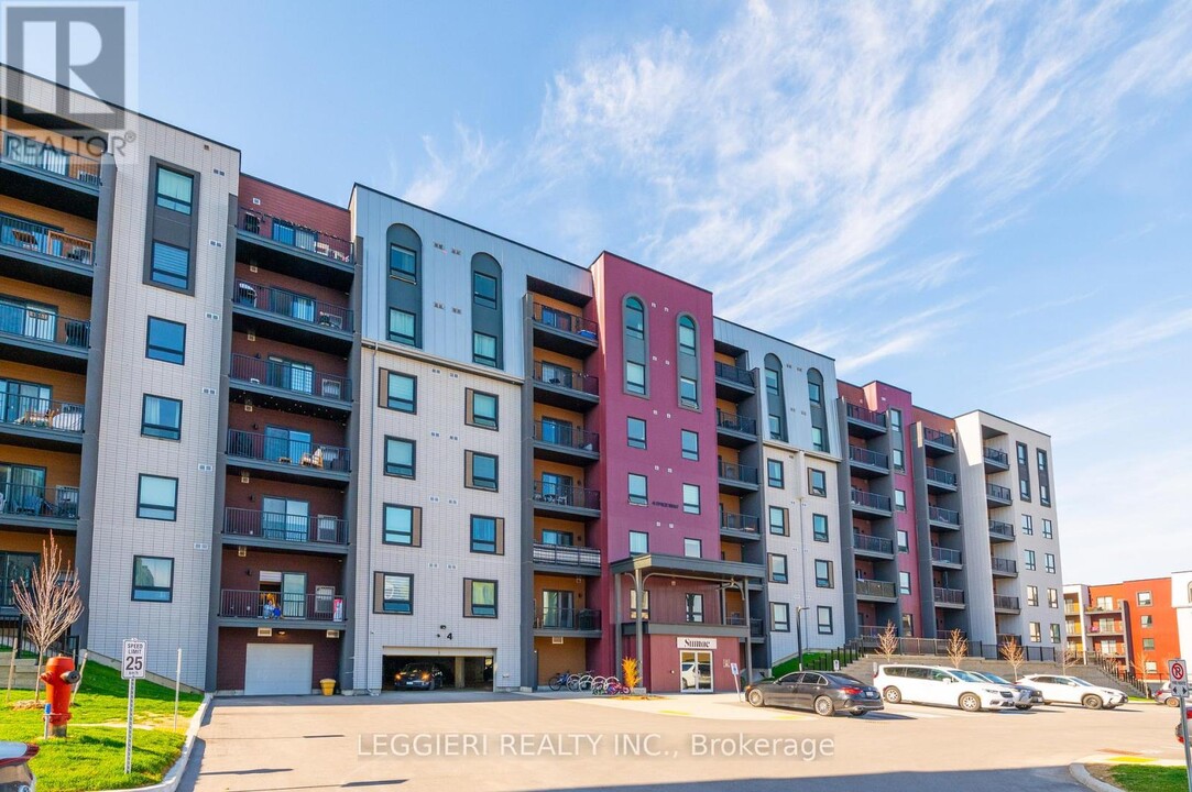 4-504 Spice Wy in Barrie, ON - Building Photo
