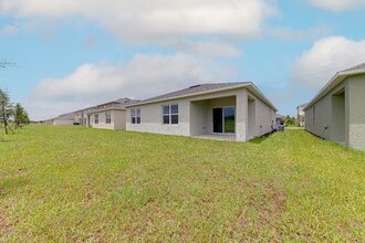 1245 Cascades Ave in Davenport, FL - Foto de edificio - Building Photo