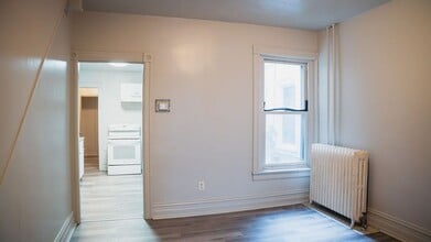 903 1/2 W Allen St in Allentown, PA - Building Photo - Building Photo