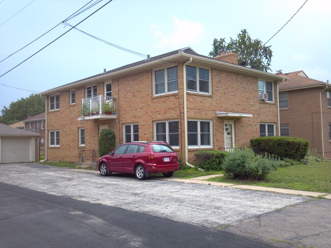 1009 Haywood Dr in Madison, WI - Foto de edificio - Building Photo