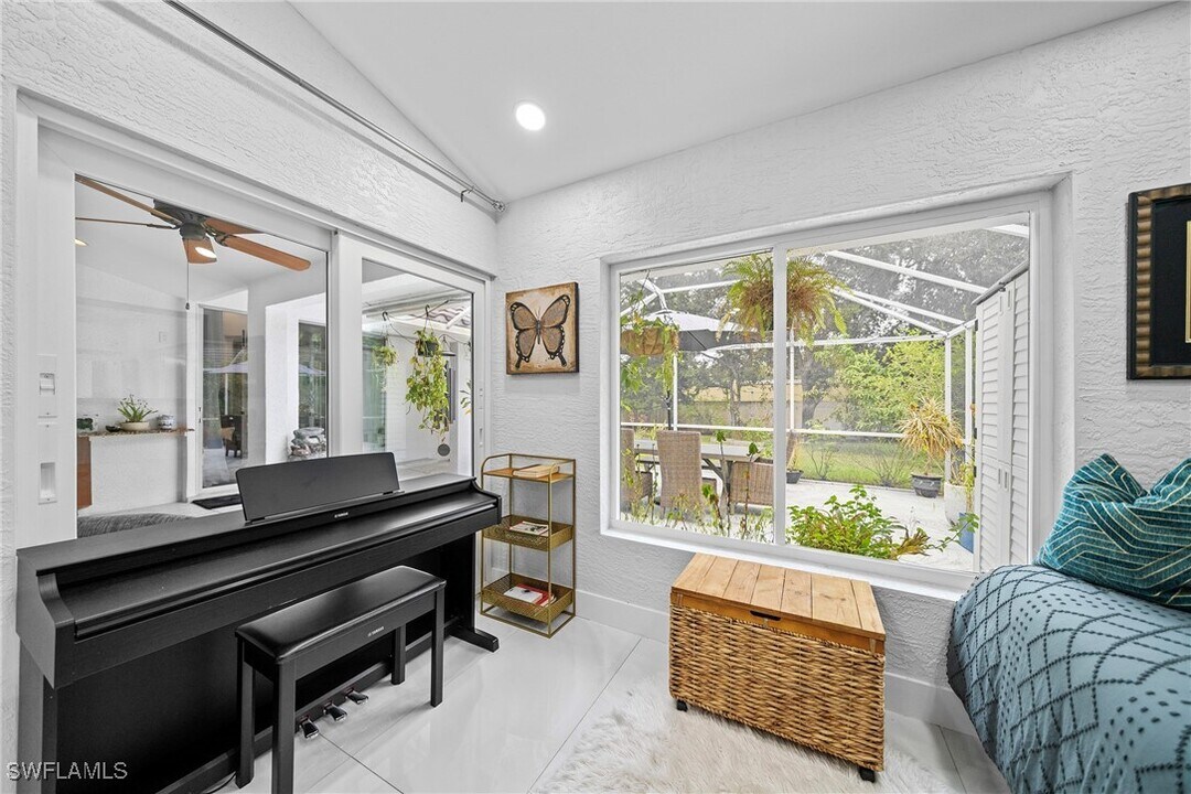 8139 Las Palmas Way in Naples, FL - Foto de edificio