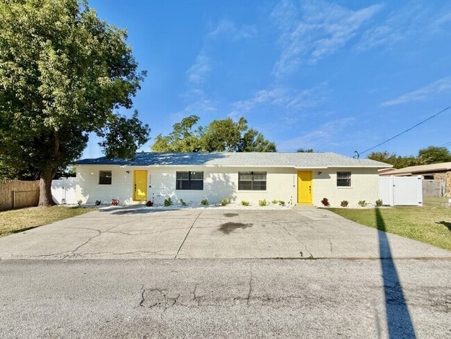 5212 Peach Ave in Seffner, FL - Building Photo - Building Photo