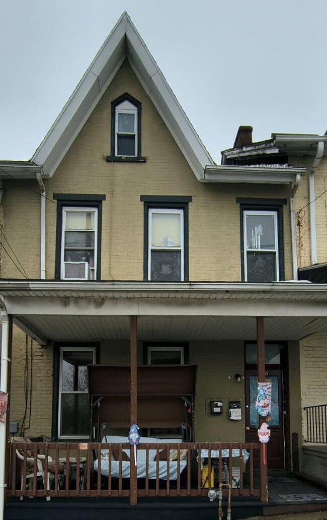 228 W 3rd St in Bethlehem, PA - Foto de edificio - Building Photo