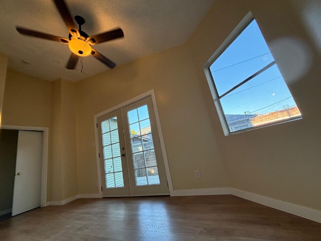 526 W 49th St in Los Angeles, CA - Building Photo - Building Photo