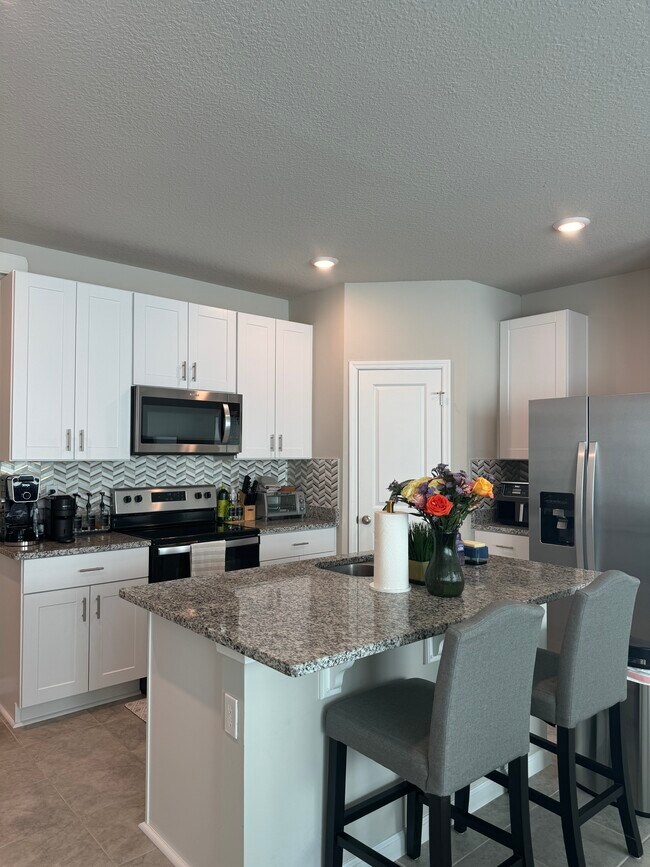 5649 Mentmore Dr in West Palm Beach, FL - Foto de edificio - Building Photo