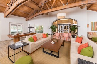 Northwood Place in Irvine, CA - Foto de edificio - Building Photo