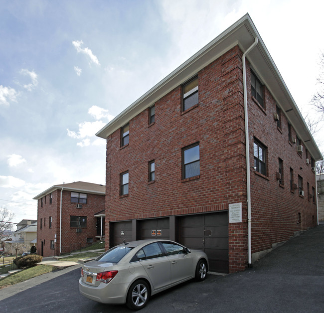 Carrich Garden Apartments in Hackensack, NJ - Building Photo - Building Photo