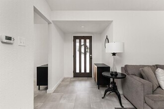 8000 Treehouse Ln in Austin, TX - Building Photo - Building Photo