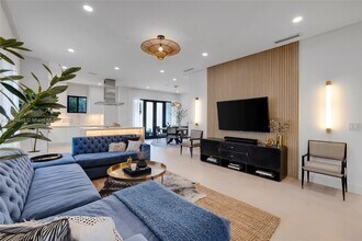 2618 Trapp Ave in Miami, FL - Building Photo - Building Photo