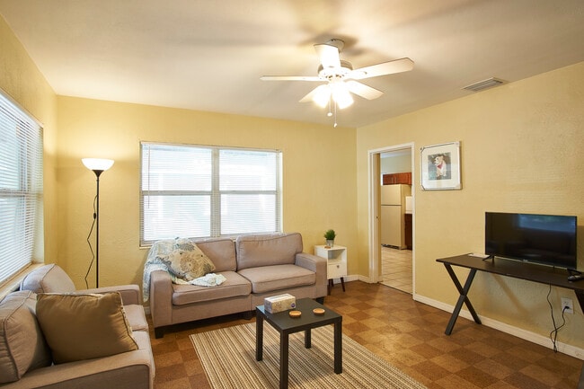 1518 E Ellicott St in Tampa, FL - Building Photo - Building Photo