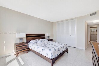 3181 S Ocean Dr in Hallandale Beach, FL - Building Photo - Building Photo