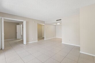4444 E Paradise Ln in Phoenix, AZ - Building Photo - Building Photo