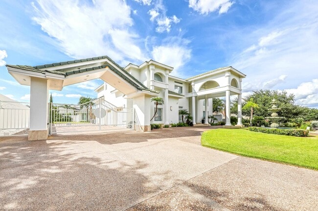 314 Bordeaux Dr in Laredo, TX - Building Photo - Building Photo