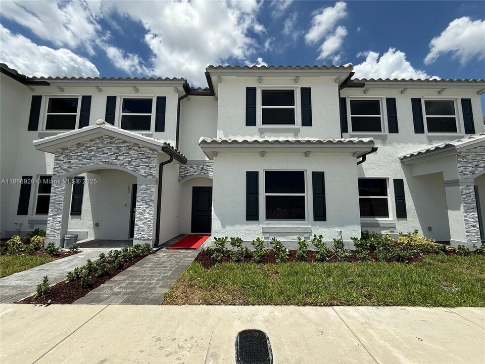 184 SE 10th St in Florida City, FL - Building Photo