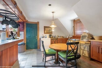 1046 W Barry Ave, Unit 3 in Chicago, IL - Building Photo - Building Photo