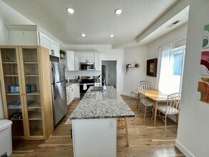 566 W 300 N in Salt Lake City, UT - Building Photo - Building Photo
