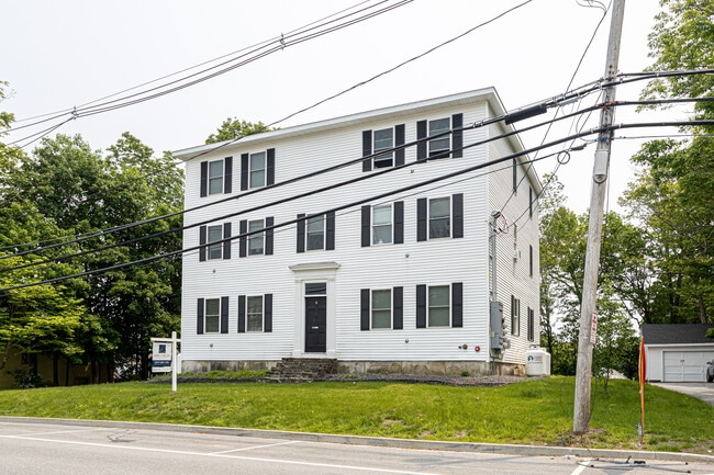 8 College Ave in Gorham, ME - Building Photo - Building Photo