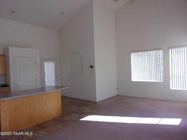 9737 E Rancho Vista Dr in Prescott Valley, AZ - Building Photo - Building Photo