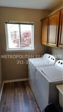 32380 Brown St in Garden City, MI - Building Photo - Building Photo